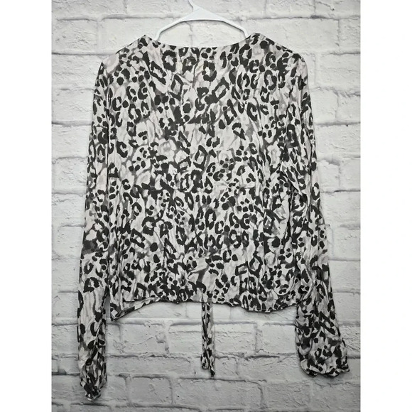 Anthropologie Cloth & Stone Large Animal Print Cropped Tie Waist Long Sleeve. - Picture 5 of 9